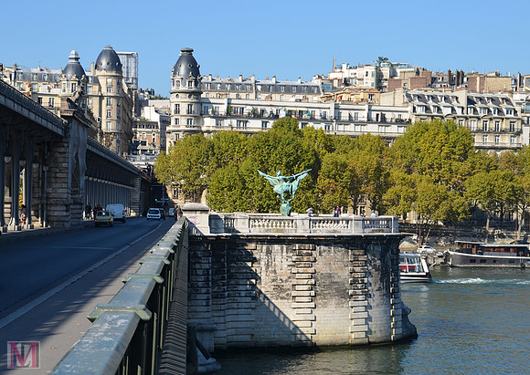 Statue of Capitaine Fracasse at Pont de Bir-Hakeim